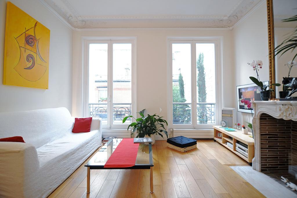 Champs Elysees Homestay - Air Conditioning Париж Номер фото